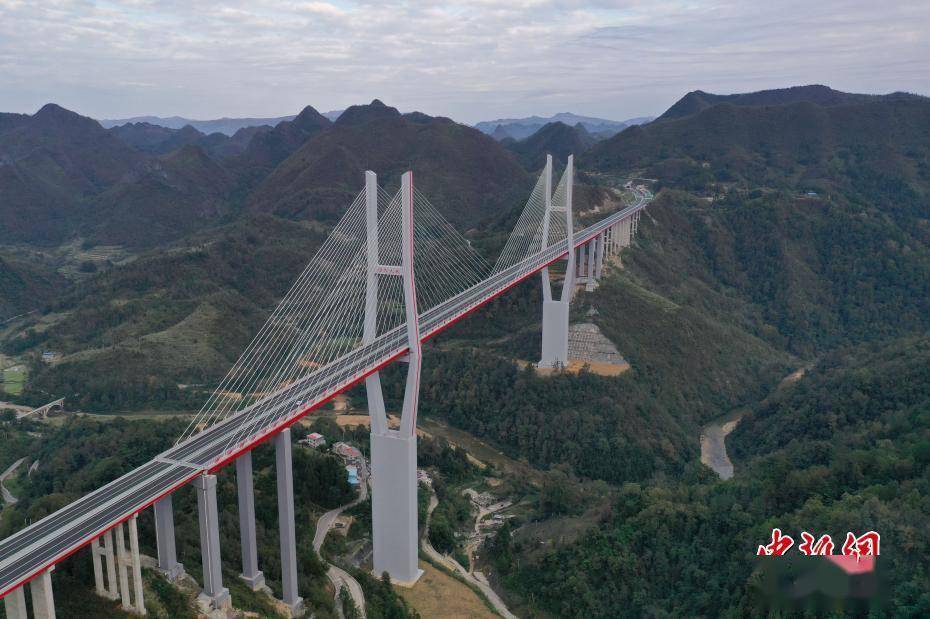 航拍貴州都安高速雲霧大橋