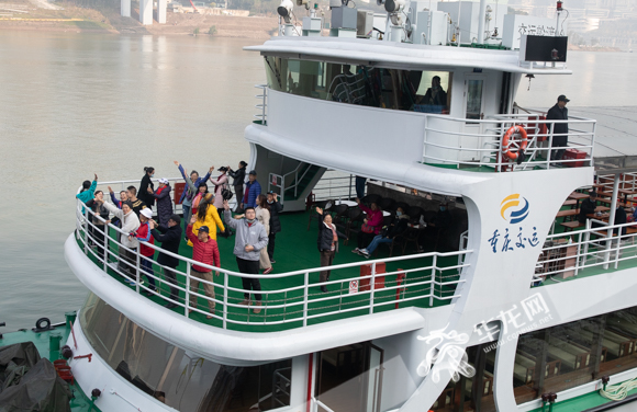 重庆洪崖洞客运码头开港运营年内预计将开通至磁器口观光轮渡航线