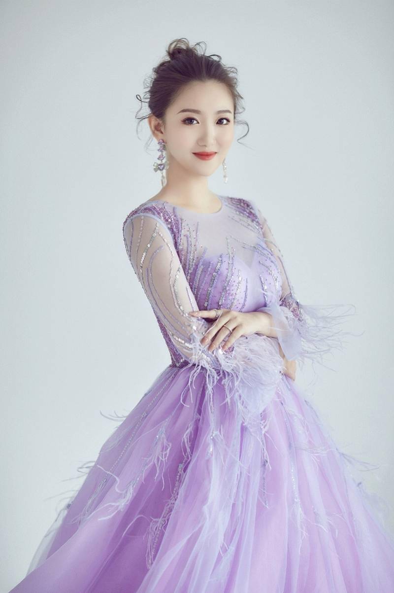 长影乐团青年歌唱家 柳婷长影乐团青年女高音歌唱家 方美花青年男高音