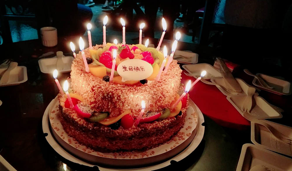 没参加同事生日宴被罚款,开除!当事经理:不这样根本没人来