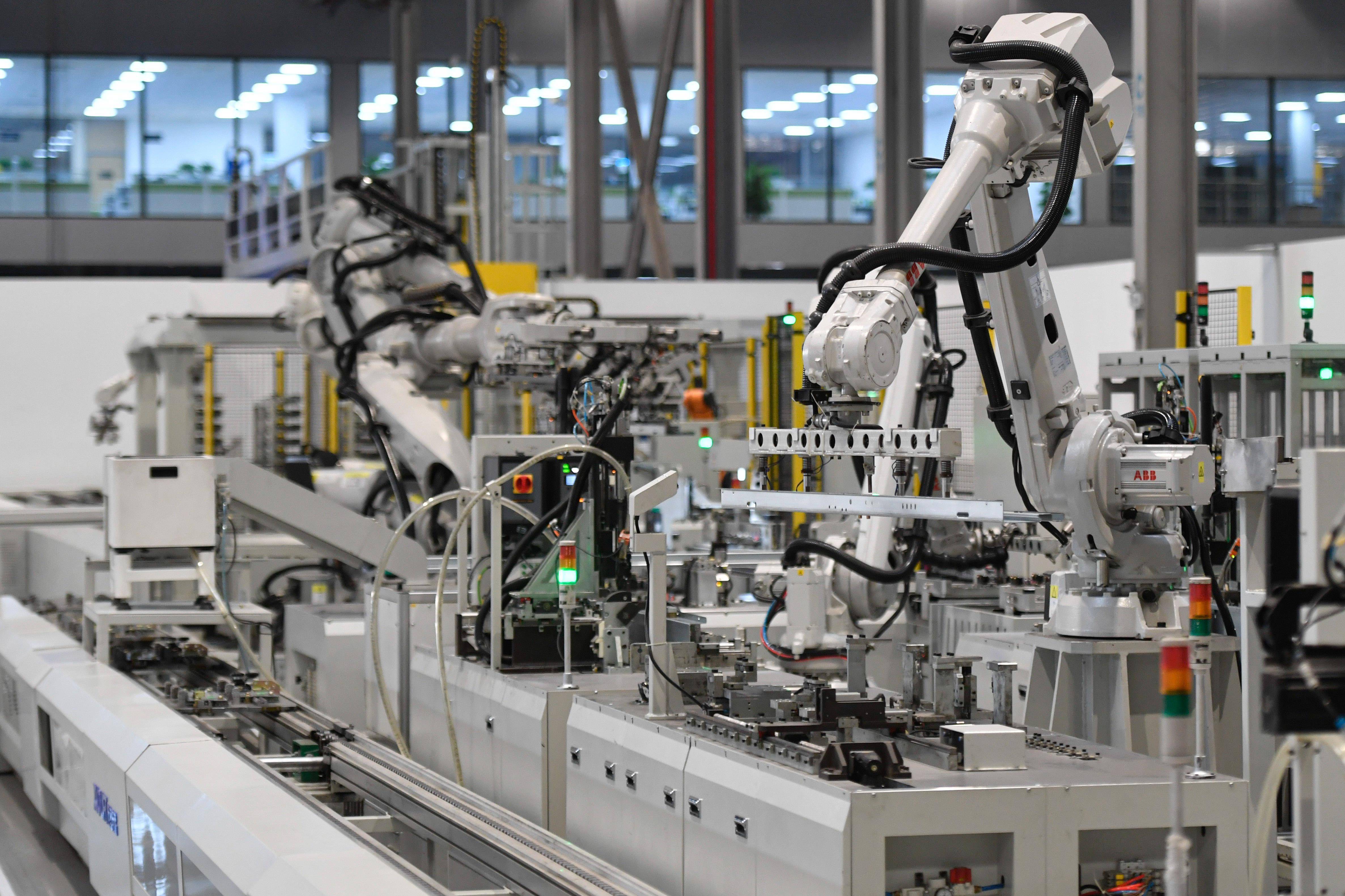 保订单12月17日在位于杭州市临平区的西奥电梯数字工厂内拍摄的自动化