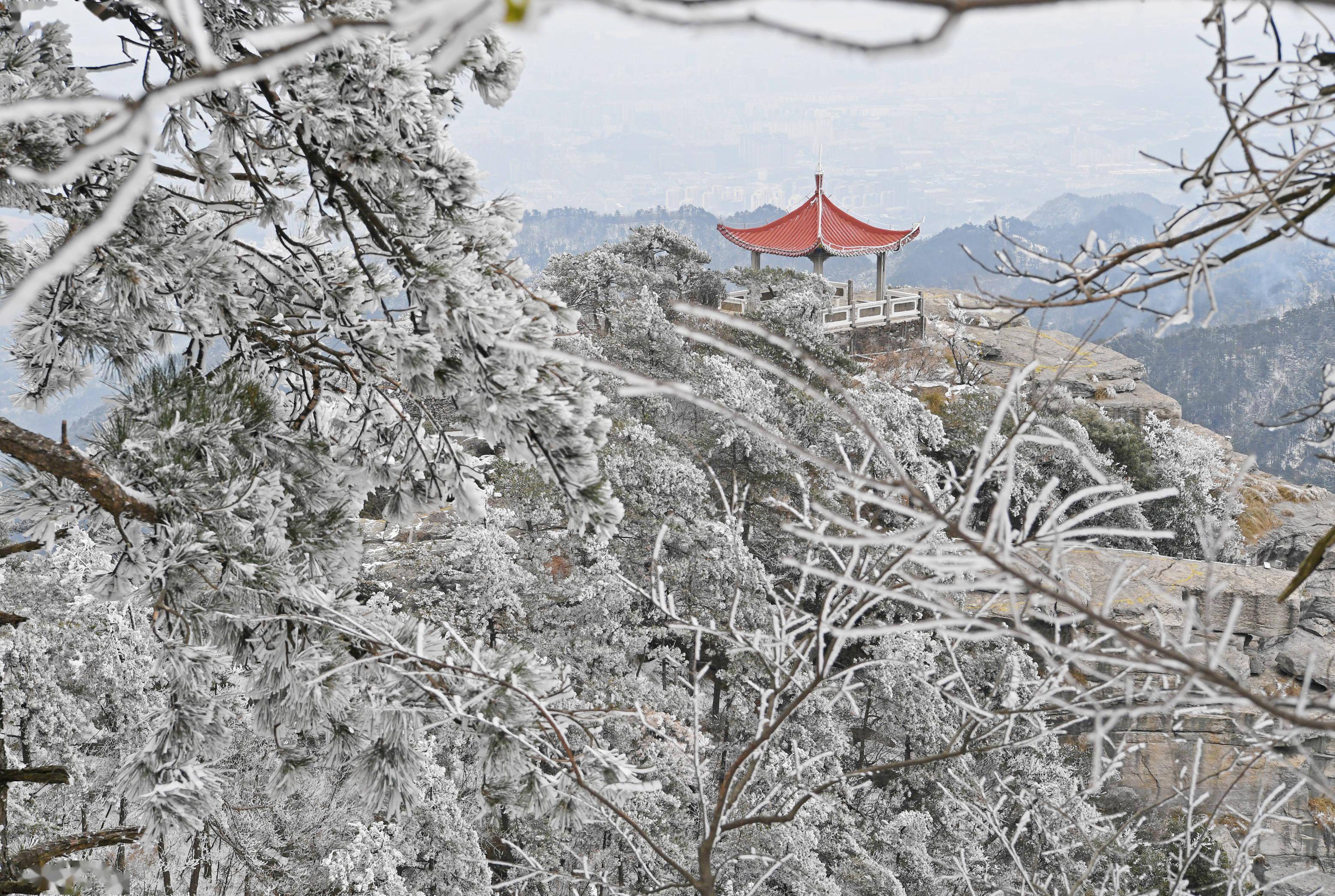 12月25日拍摄的庐山风景区雪景(无人机照片)