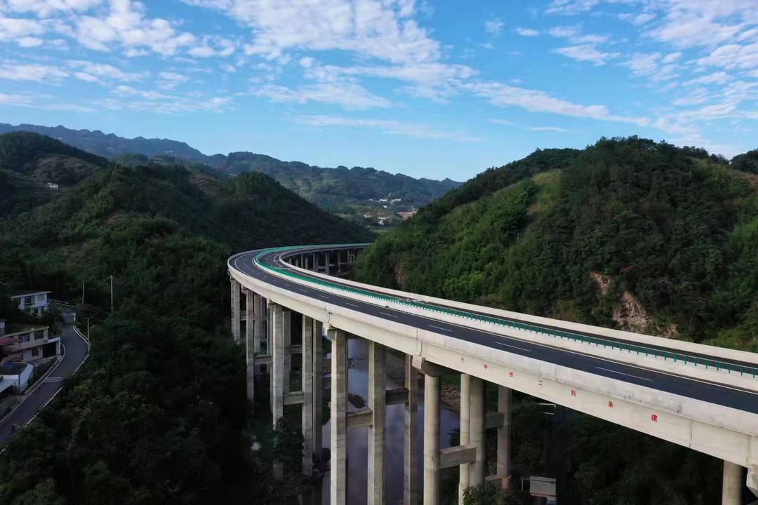 宜彝高速公路宜路向南02四川宜宾高县迈入高速时代