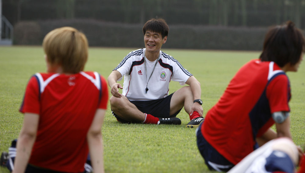 祝贺国足新帅李霄鹏高清大图