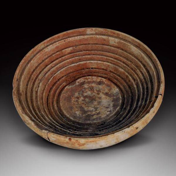 馆展示的一件南宋时期的瓷质垫钵,可直接见出这一时期装烧工艺的变化