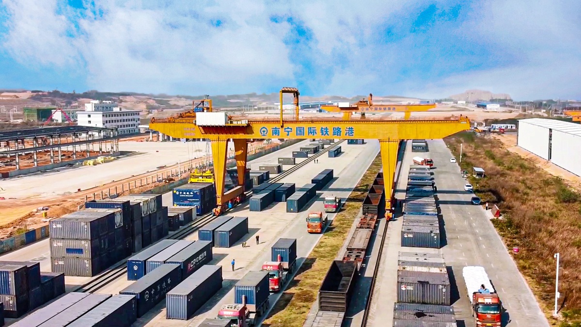 广西铁路加强货物运输助力春耕复产