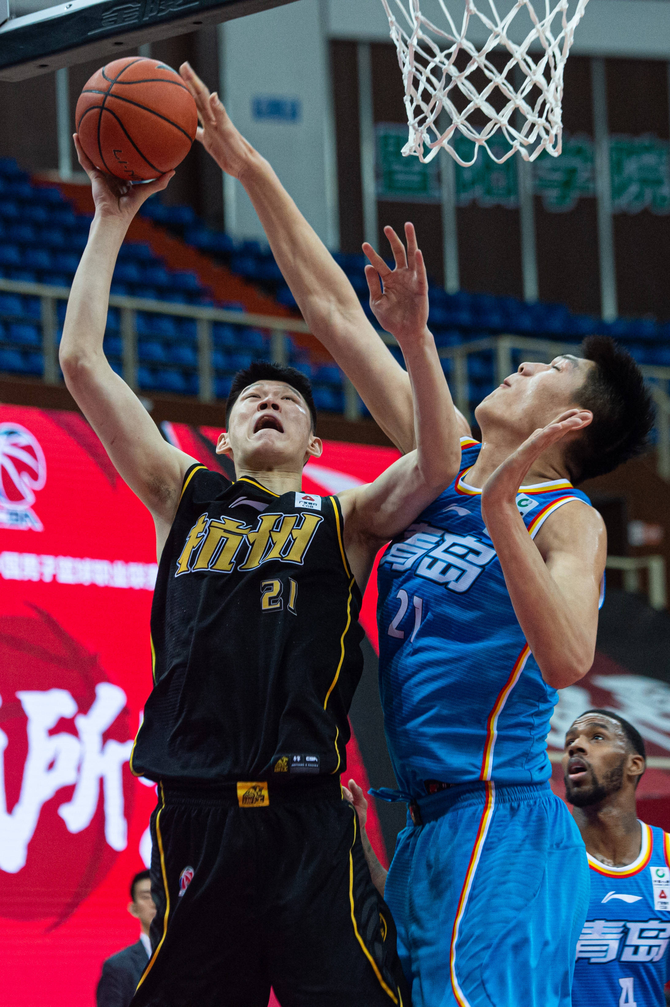 篮球——cba第三阶段:青岛每日优鲜胜浙江广厦控股