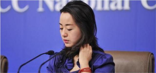 中国女翻译官燃爆了!中美交锋20分钟临场脱稿交传,太帅太牛