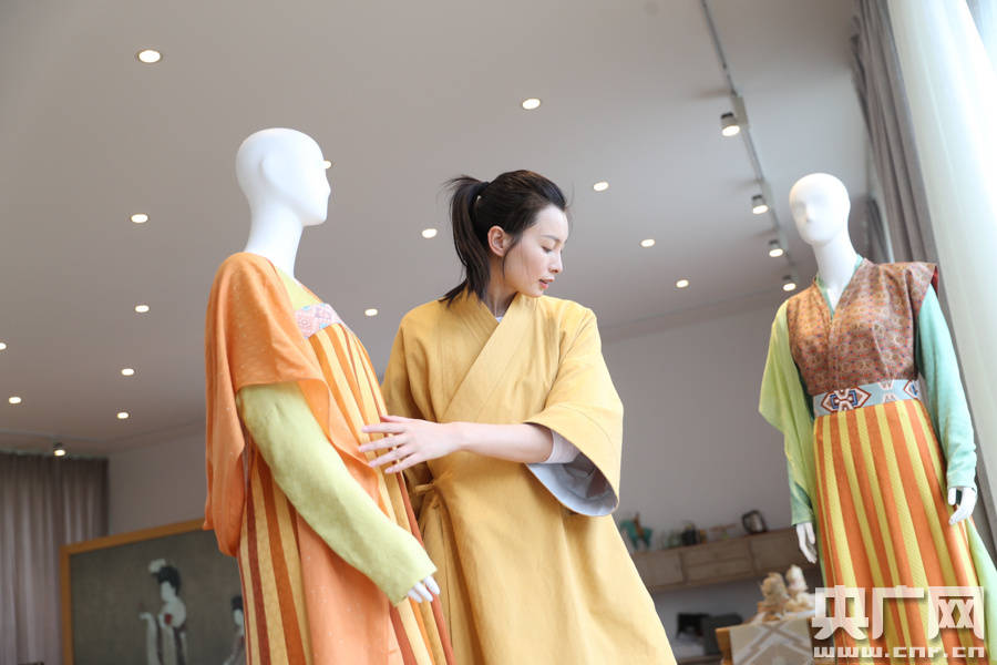 汉服设计师:钻研传统技艺 穿越时空与古人"对话"