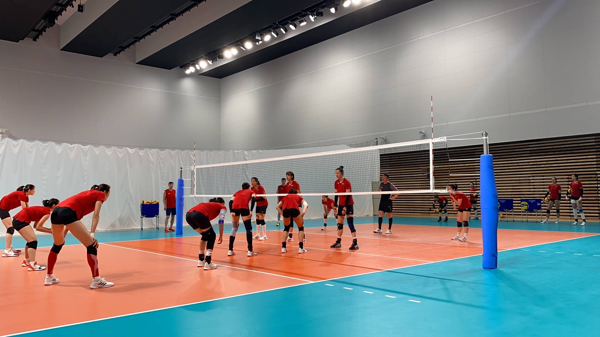 备战五月末开始的世界排球联赛 不仅 中国女排 中国男排也将在测试赛
