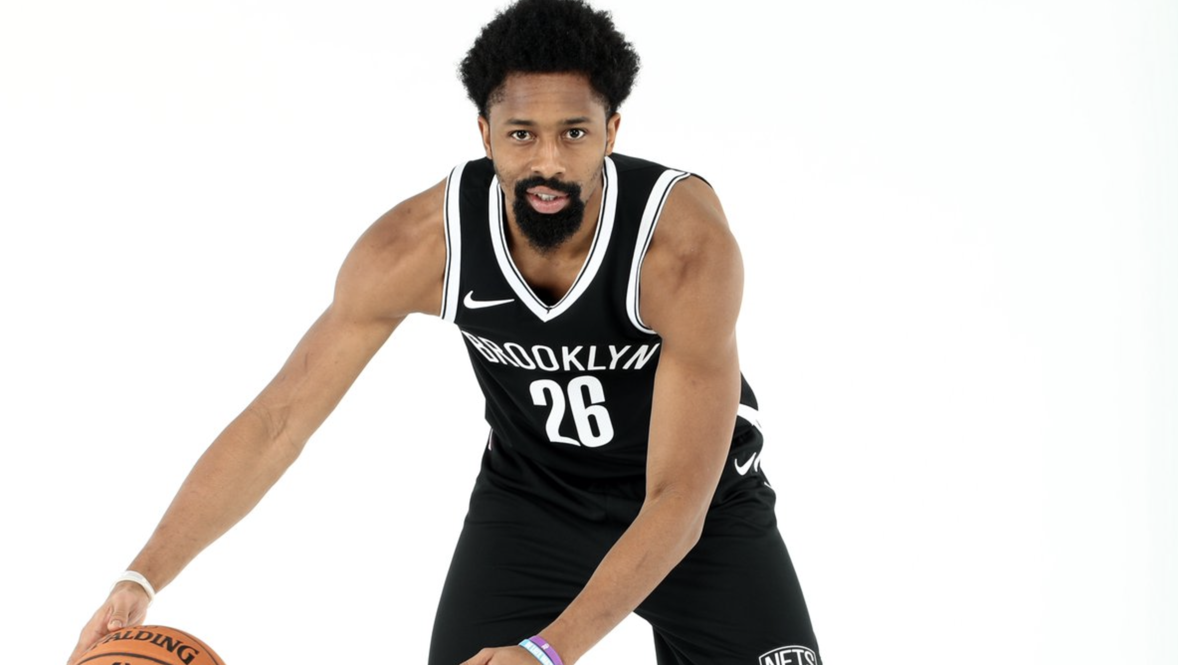 "让我们一起祝篮网球员斯潘塞-丁威迪28岁生日快乐!