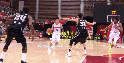 张镇麟演惊天补扣 汤普森帽翻朱荣振-gif