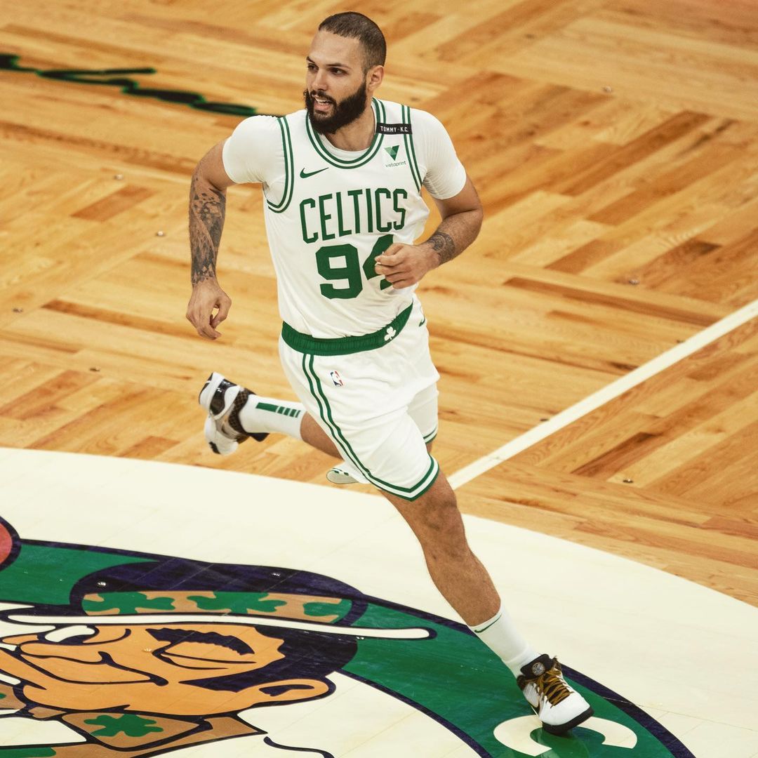 虎扑05月05日讯 近日,凯尔特人球员埃文-富尼耶更新ins,晒出一张自己