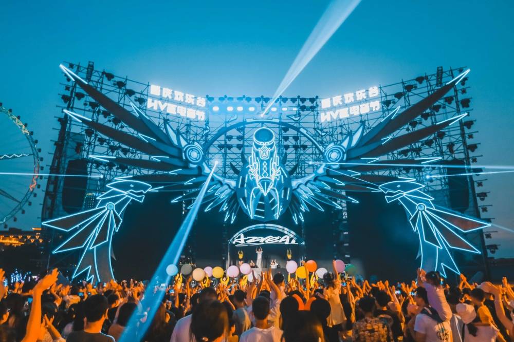 7月3日,2021重庆欢乐谷hve电音节震撼开幕,万名电音爱好者聚集,燃动的
