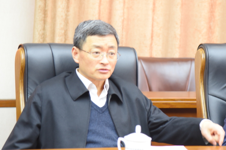 于海田出席省机场管理集团,民航山东空管分局向省工业和信息化厅赠送