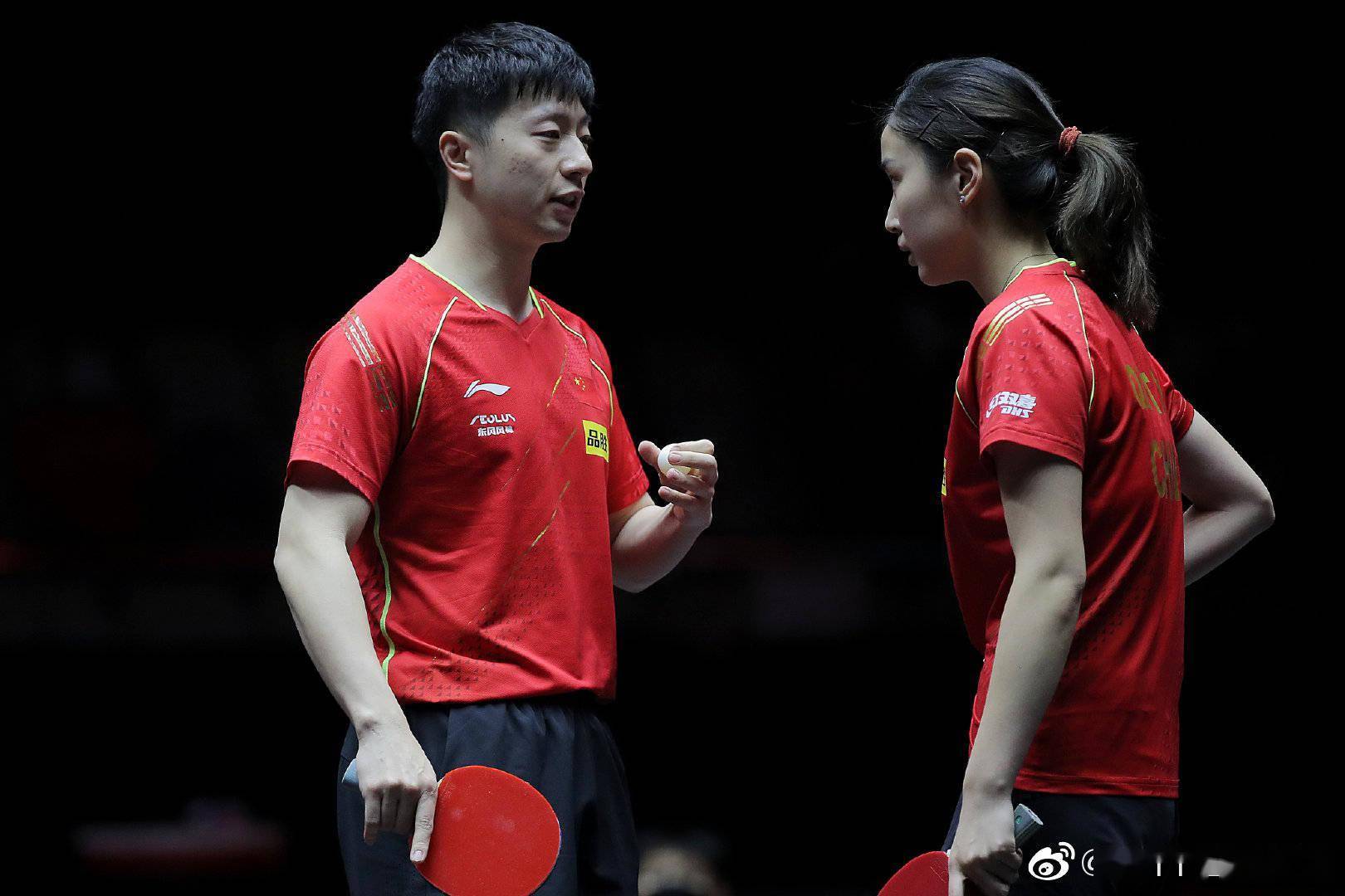 体坛联播马龙混双输球仍夸搭档c罗被朗尼克换下怒摔外套