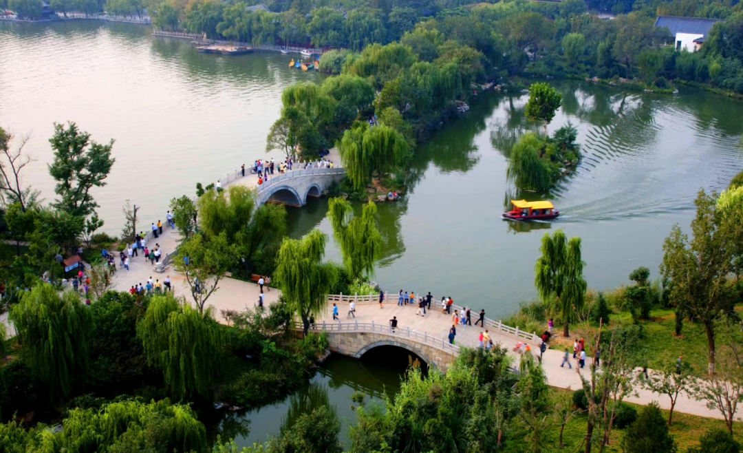 美上央视跟着宗师列传唐宋八大家打卡泉城济南