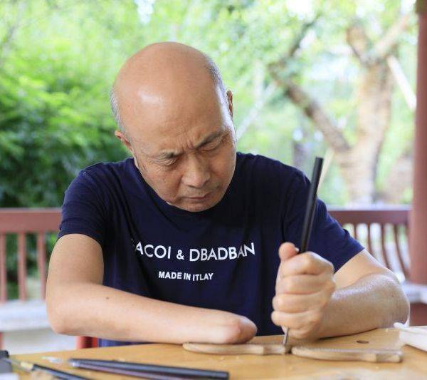 淋过雨的我，想为你撑伞！谭木匠创始人谭传华为300余残疾人撑起“保护伞”