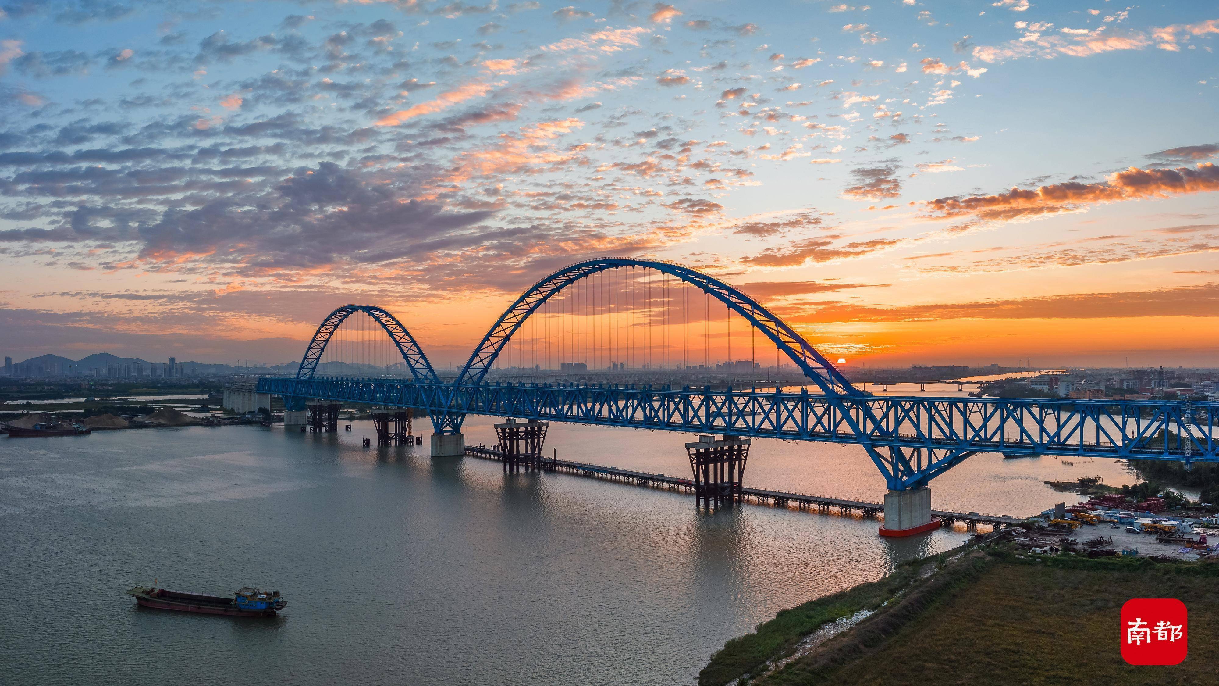 南沙港铁路途经4市直达欧洲亚洲第一跨点亮沿途风景