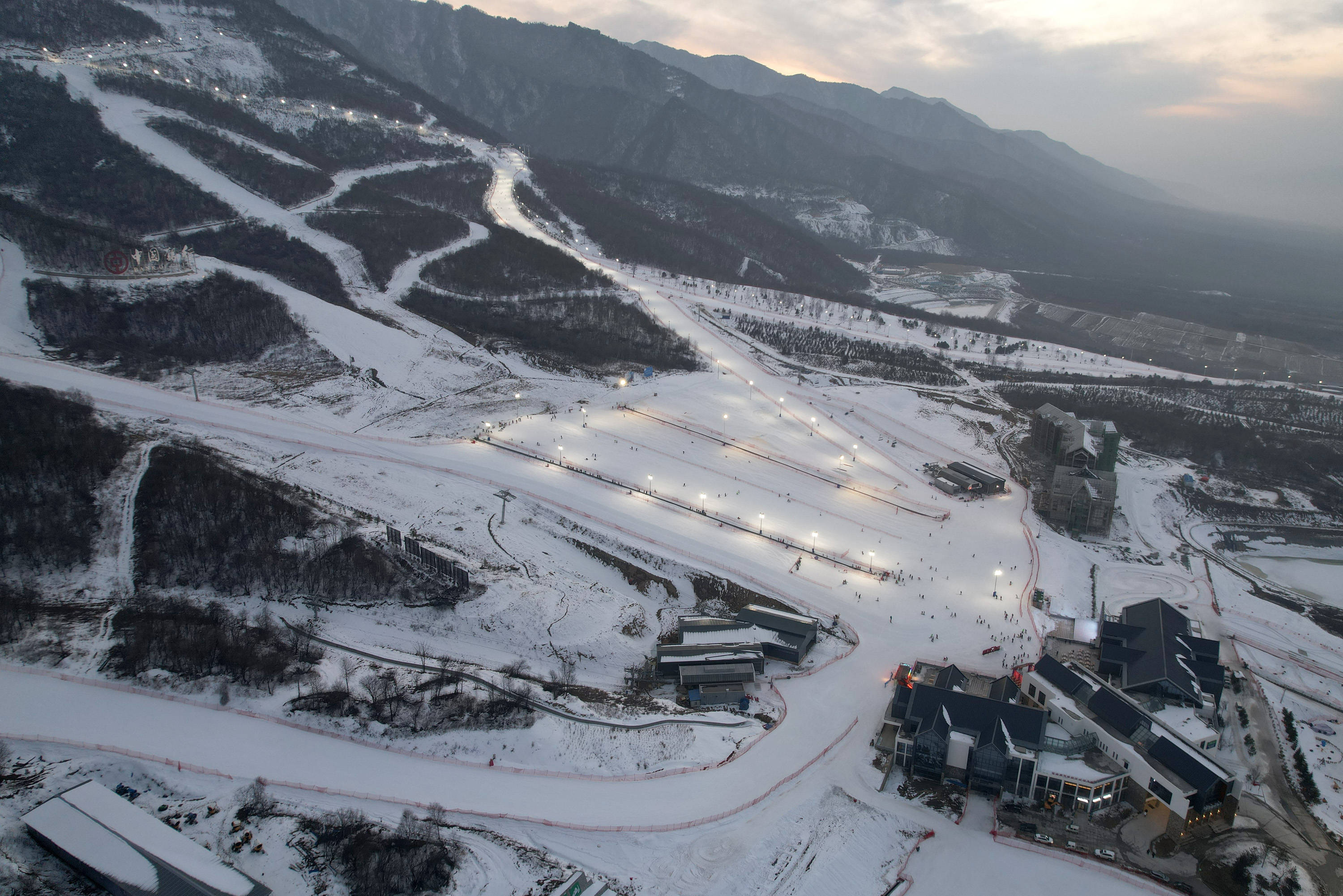 太白山鳌山滑雪场图片