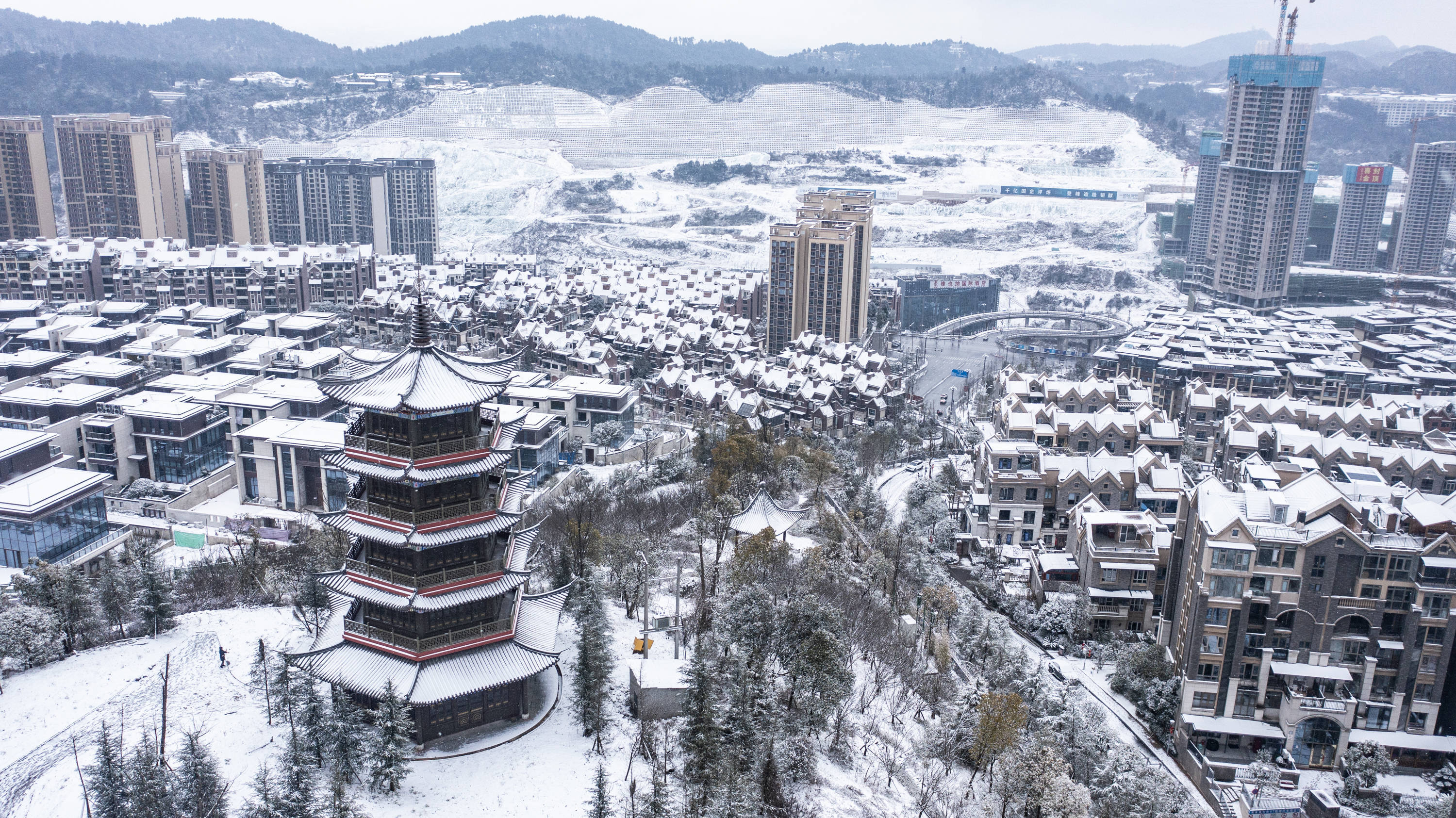 贵阳,2022年2月22日贵阳迎来降雪贵阳市云岩区未来方舟小区雪景(2月22