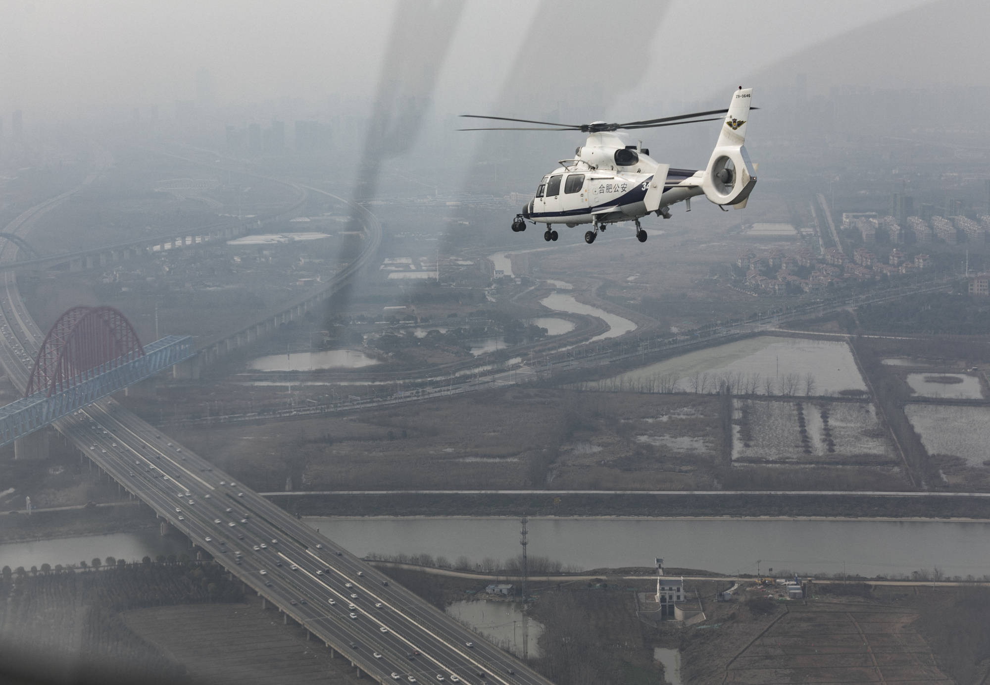 春节假期合肥出动警用直升机巡逻