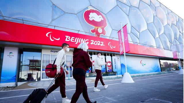 残疾人事业蓝皮书发布 专家：冬残奥会将带动更多残疾人走出家门