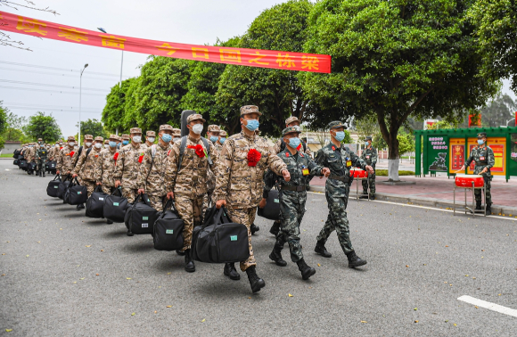 组图迎新啦重庆武警新兵身穿21式军装陆续入营