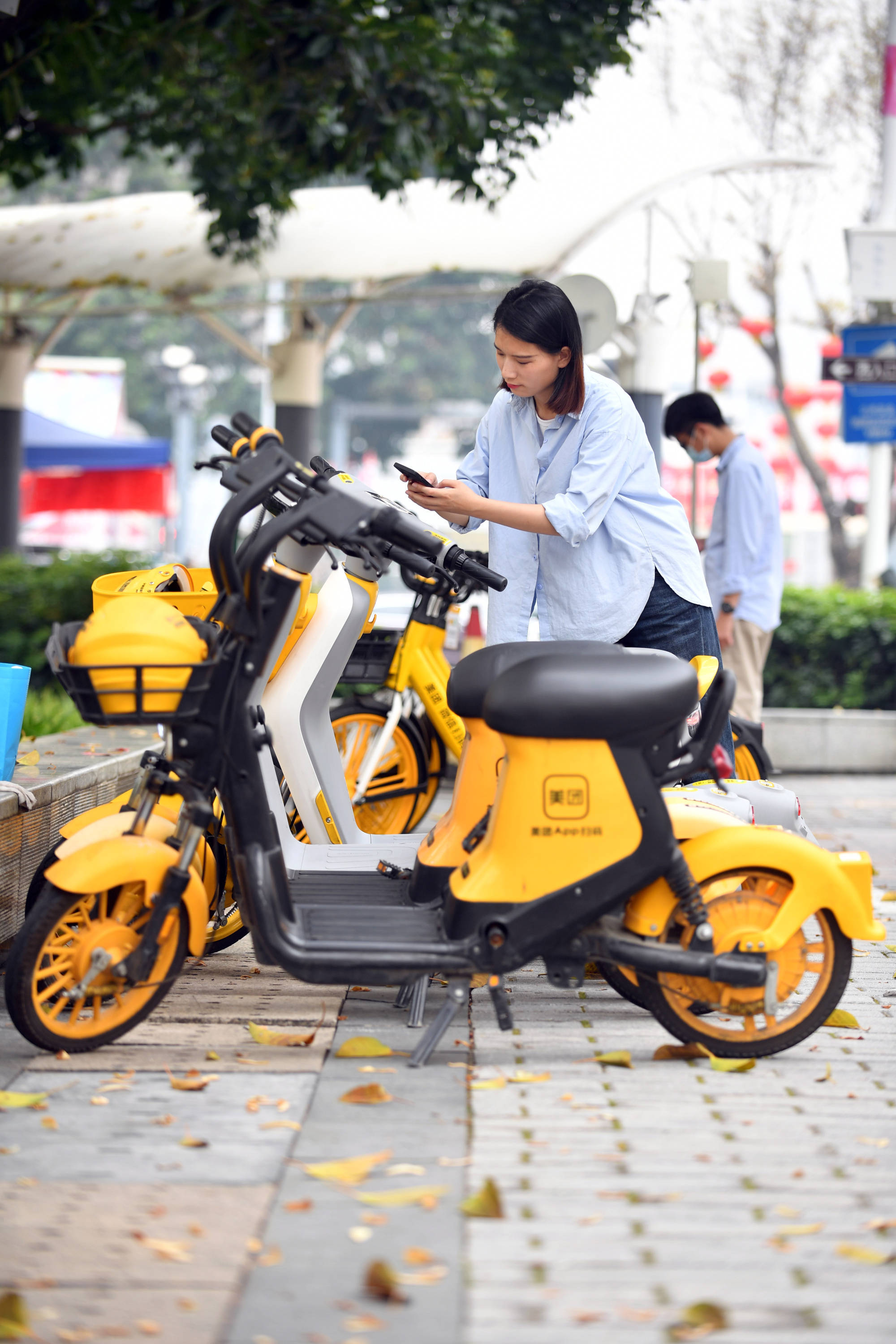 美团单车发起一人骑行减碳一吨小目标