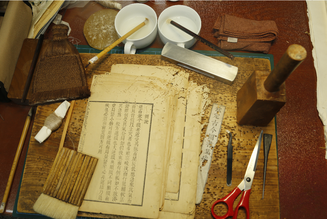 湖南古籍修复师指尖艺术复活百年残卷