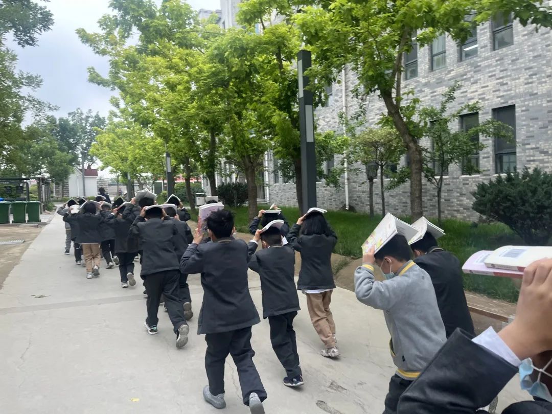 演练有方地震不慌聊城市冠县金太阳学校开展应急疏散演练活动