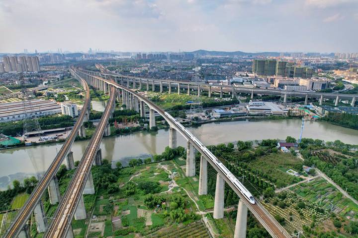 长三角铁路有序增加运力今起恢复增开上海至杭甬旅客列车