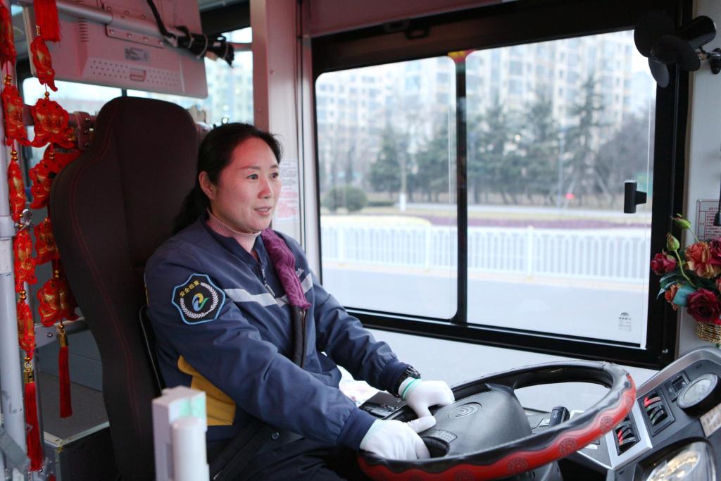 全省唯一真情巴士女司机获评感动交通年度人物