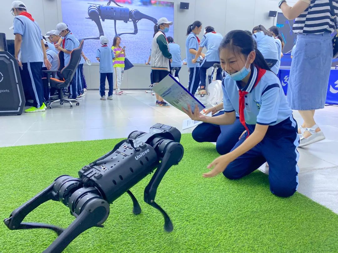 暑假研学去哪玩快来参加人工智能国际客厅科技智造夏令营