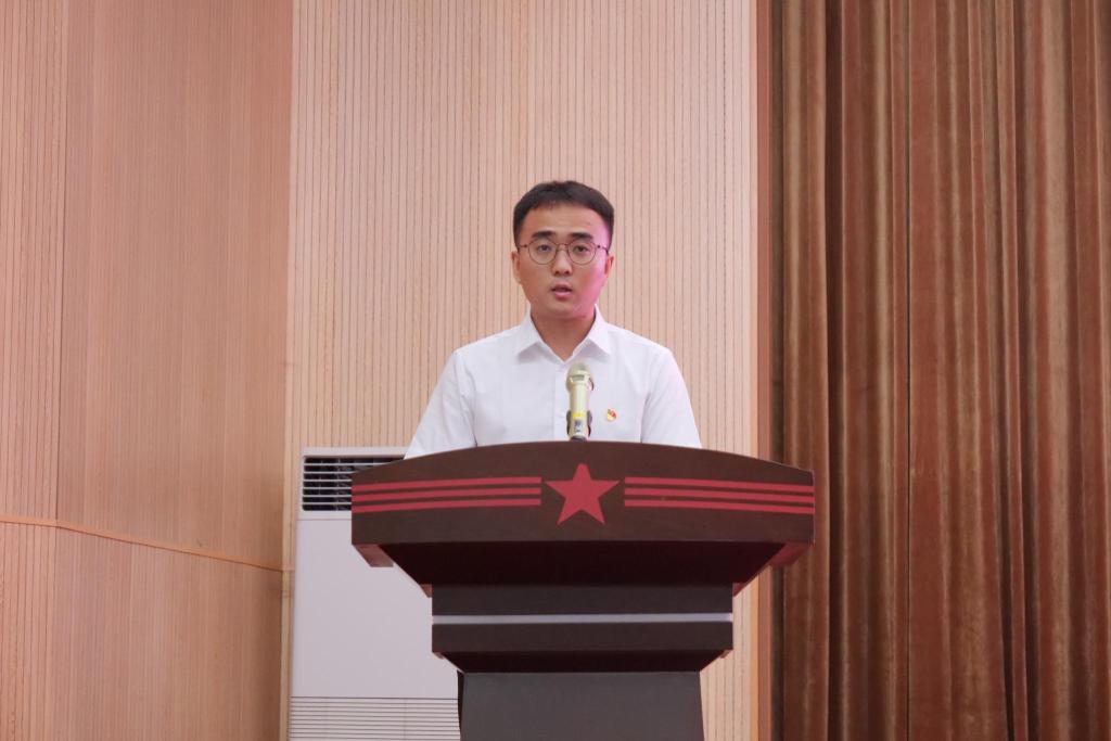 首先由通济新区党工委副书记江守忠同志传达了《中共青岛市即墨区委