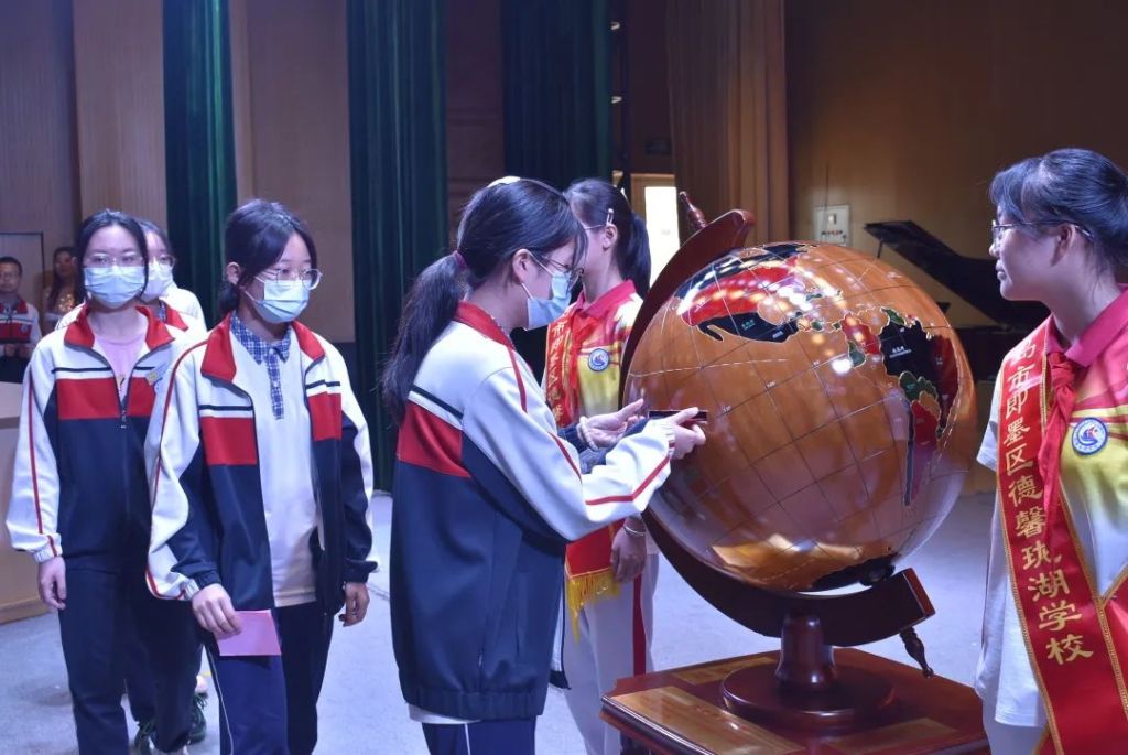 "青春心向党 一起向未来"——即墨区德馨珑湖中学初三学子迎来"毕业季