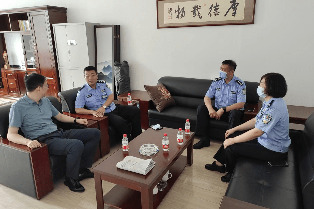 警察局喝茶图片