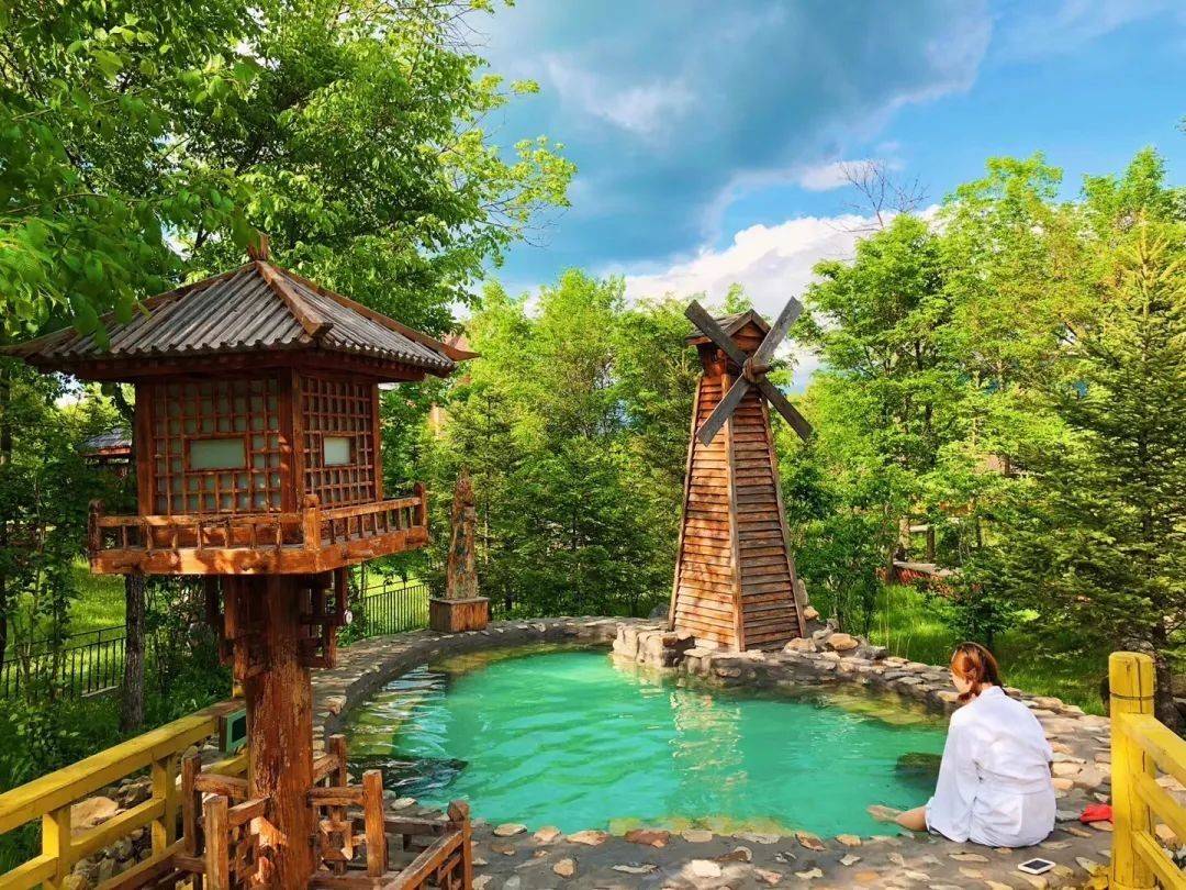 山养心谷景区开启夏日"九养"之旅,森林里打太极,做瑜伽,饭桌上吃山珍