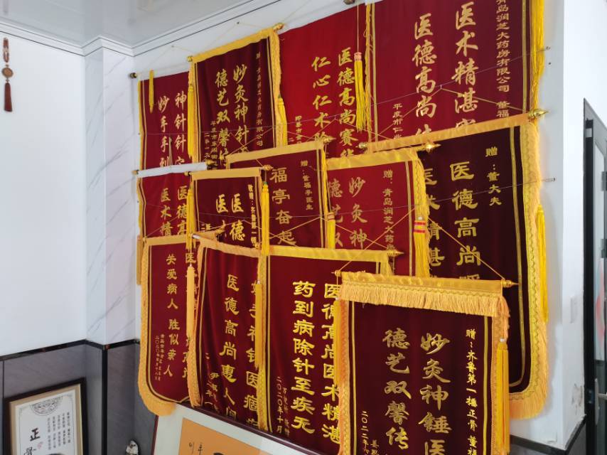 老中医多了个"干儿子"