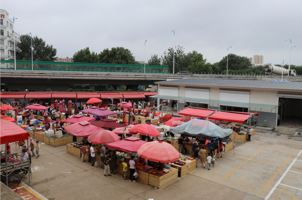 露天早市 华丽变身