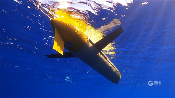 "海燕-x"水下滑翔机首次进入万米深渊.