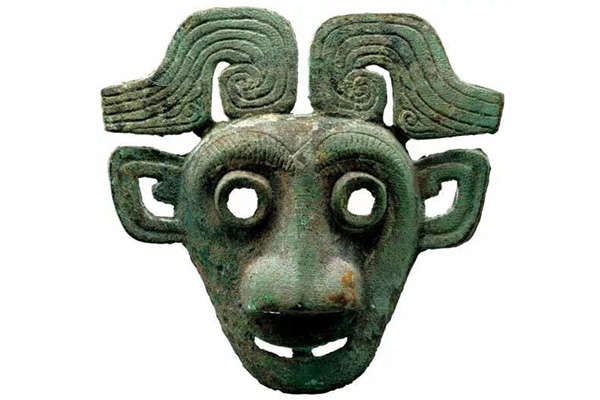 青铜面具西周中期(公元前10世纪-前9世纪)河南省文物考古研究院藏该书