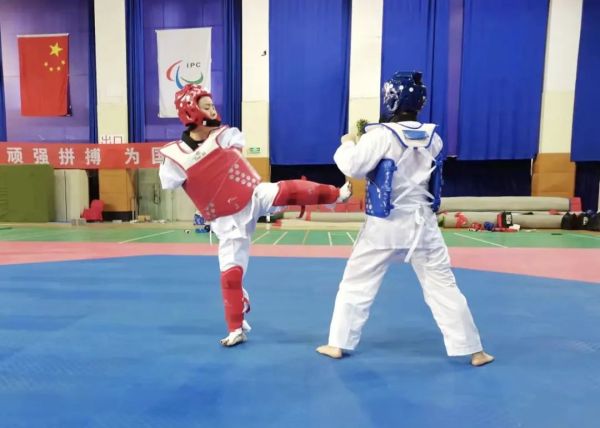 省残运会上夺得冠军，青岛黄海学院这位老师不简单