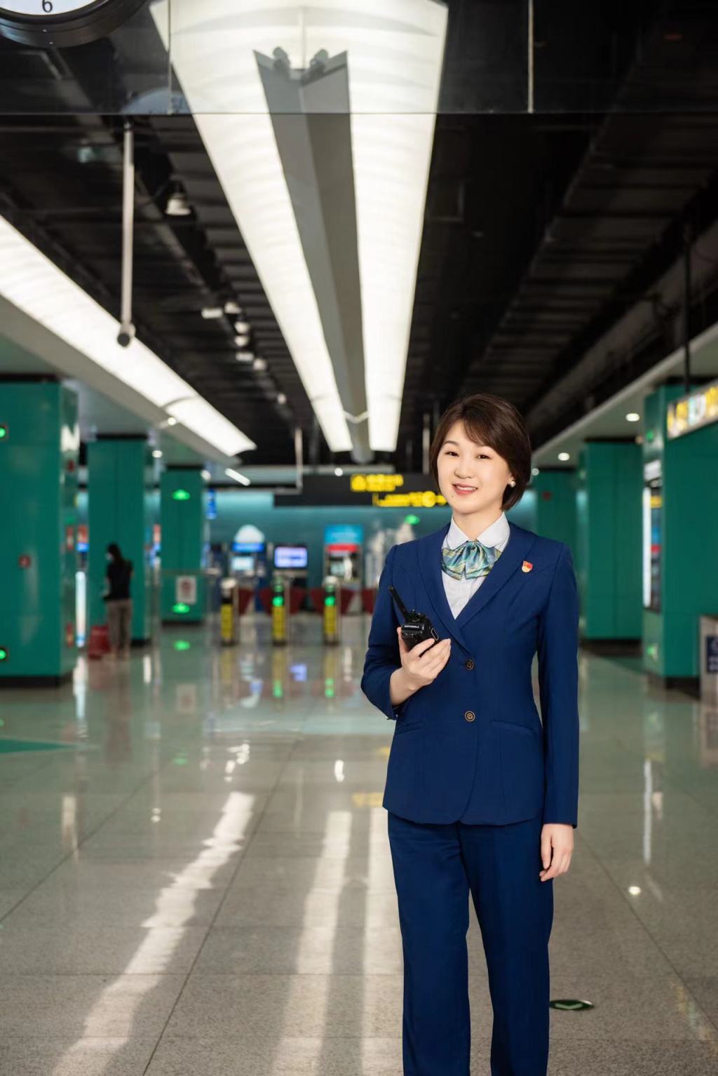 【面对面】首批站长,地铁"花木兰"见证六线开通