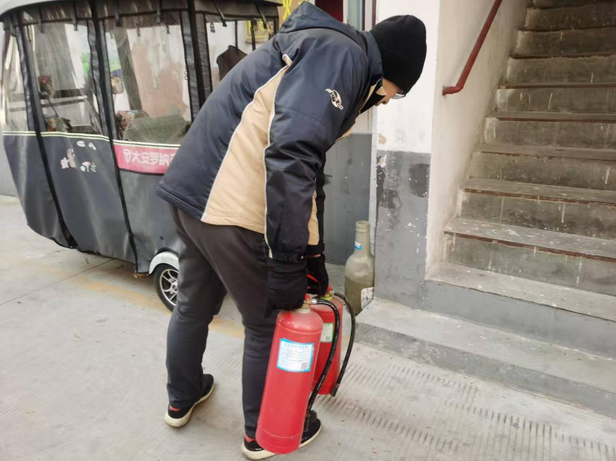 济阳街道财工街社区开展消防器材排查工作