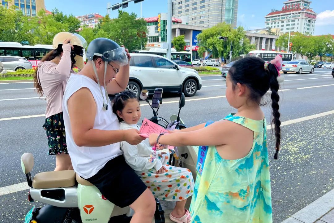 威海这群“小不点”火了！路边、海滩、景区，你注意到他们吗？