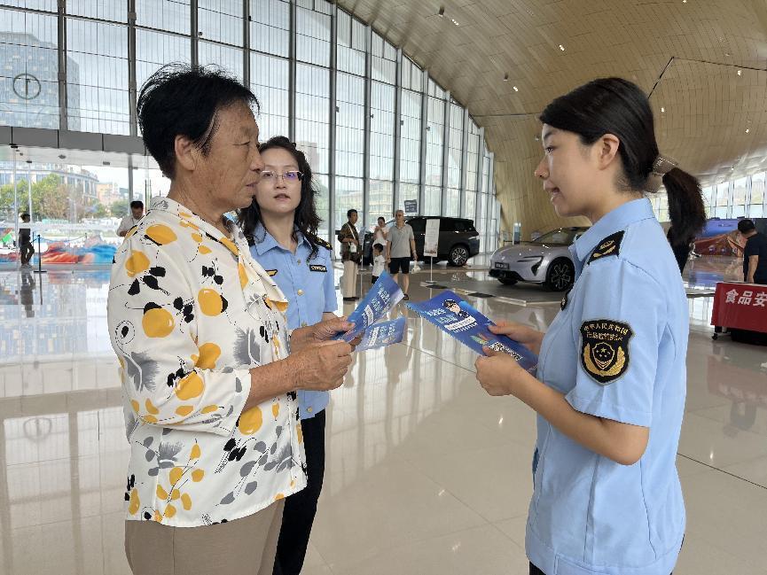 食品安全“百姓点检日”走进威・至海港湾 筑牢舌尖上的安全防线