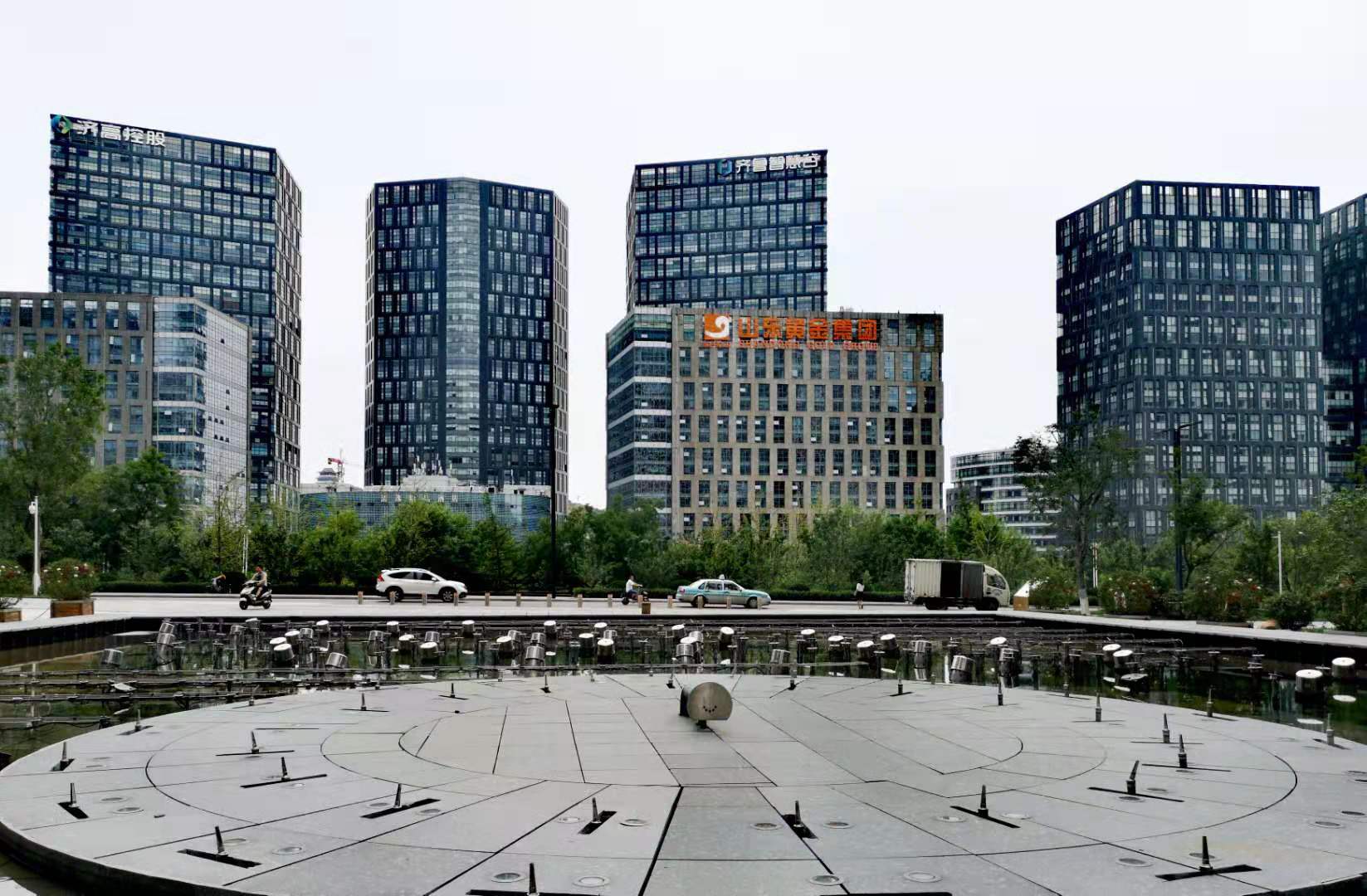 打卡济南汉峪金谷感受现代都市风范