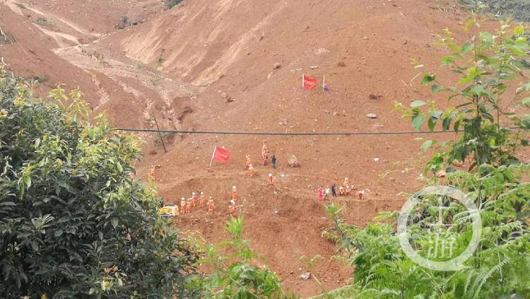贵州水城特大滑坡事故现场：泥沙之下母子至死相拥