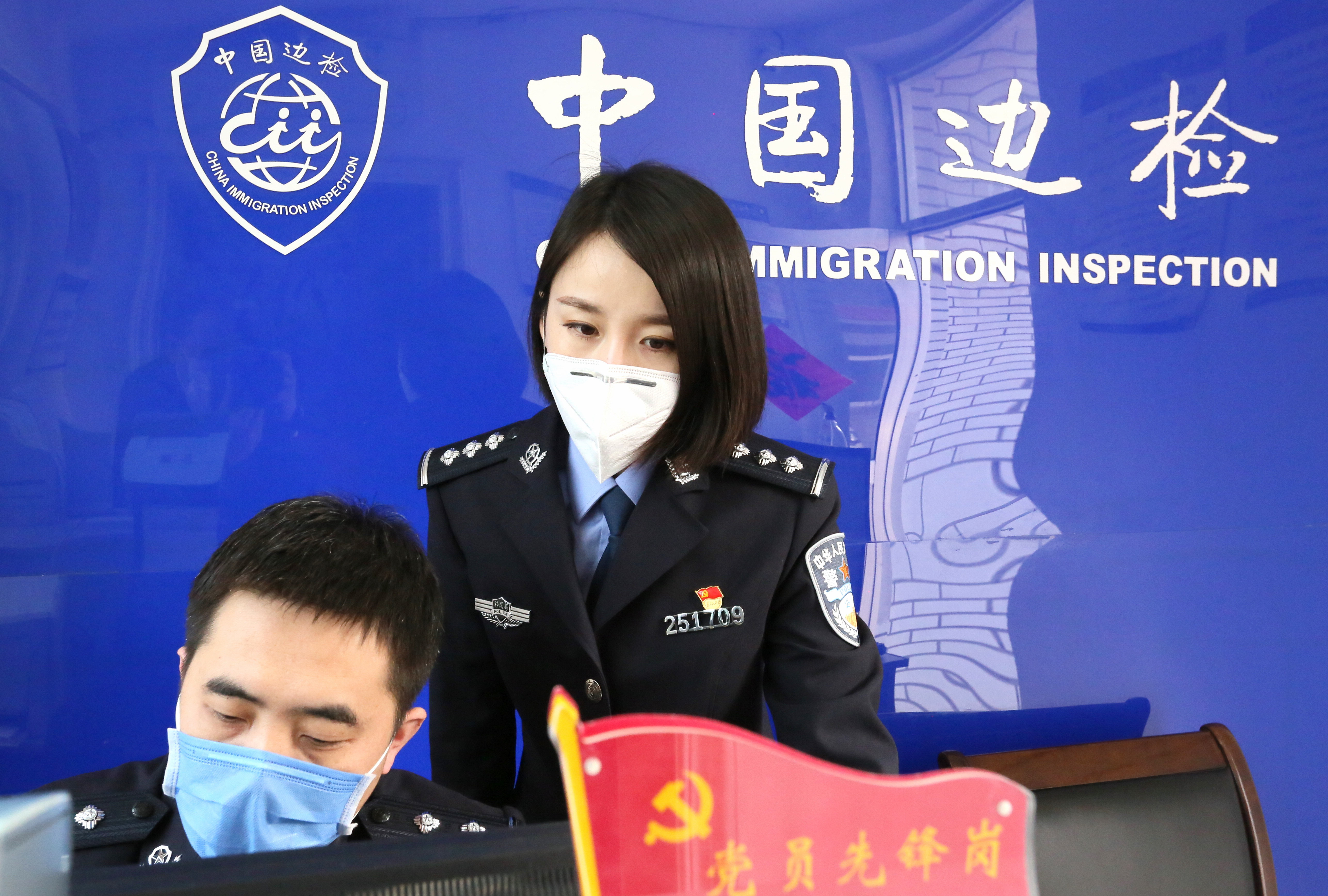 巾帼抗疫边检女警守国门践行誓言显担当